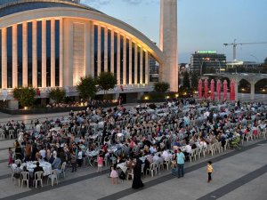 Diyanet İşleri Başkanı Erbaş çocuklarla iftarda bir araya geldi