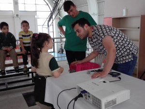 Çocuklara hayvan sevgisi aşılanıyor