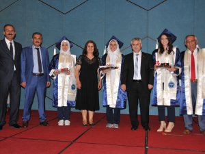 Lokman Hekim’de mezuniyet  sevinci
