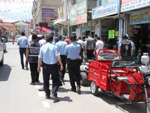 Konyalıları tehdit eden Abdüllatif Şener'den  koruma ordusuyla esnaf ziyareti