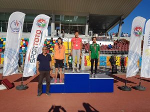 Atletler madalyalarla döndü