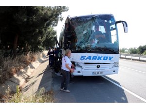 Yakıt tankeriyle yolcu otobüsü çarpıştı: 10 yaralı