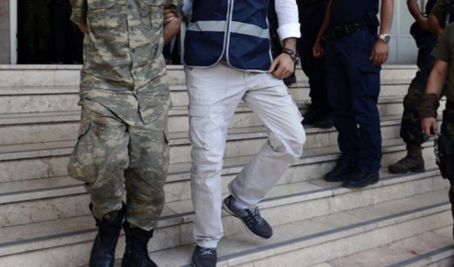FETÖ'cü binbaşı ve yüzbaşılara operasyon!