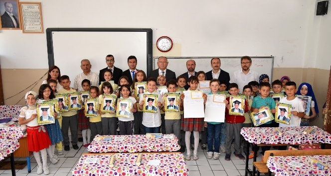Başkan Pekyatırmacı, öğrencilerin karne sevincine ortak oldu