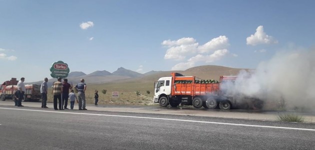 Karapınar'da kamyon yangını