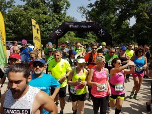 Hem koştular hem de çöp topladılar