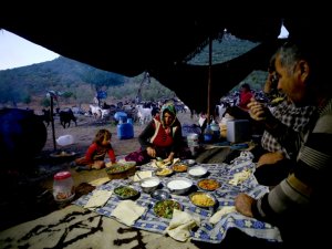 Yörüklerin kıl çadırında ramazan