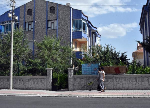 15 Yaşındaki Çocuk, Kadın Komşusu ile Ağabeyini Tüfekle Yaraladı