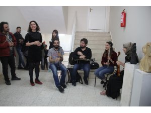 CÜ'de mezuniyet sergisi