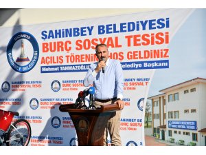 "Bizim arkamızda anamızın ak sütü gibi helal halkımızın eli var"