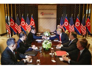 Trump ile Kim tarihi zirvede buluştu