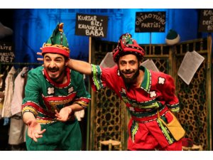 "Geçmiş Zaman Olur Ki" oyunu sahnelendi