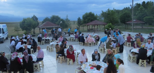 Dul ve yetimler için iftar