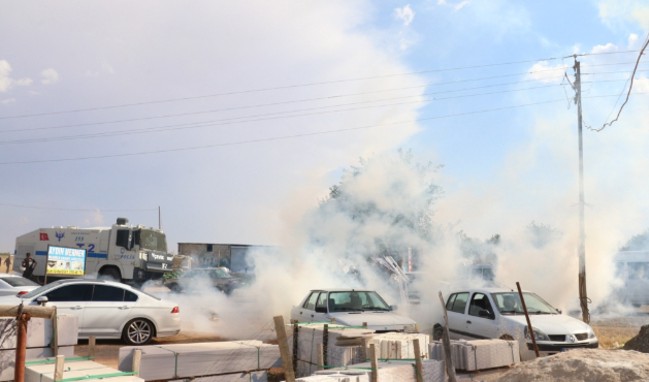 Suruç dışından gelen HDP'liler polise saldırdı...