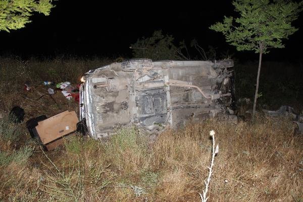 Bayram tatilinden dönen aile kaza yaptı: 1 ölü, 3 yaralı