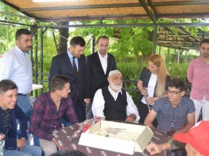 MHP’li Esin Kara’dan yaşlılara bayram ziyareti