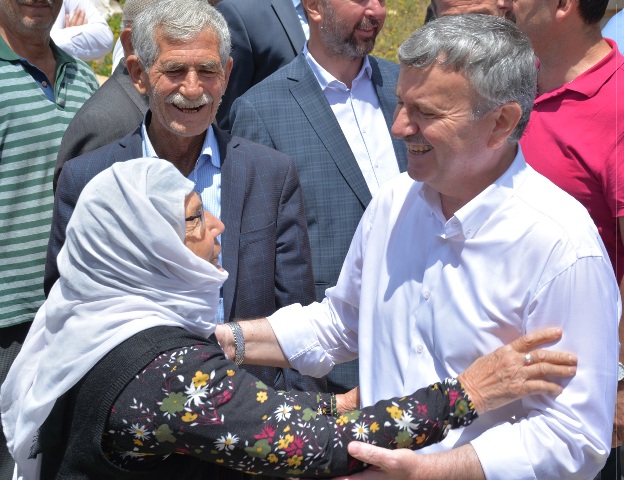 Akyürek  vatandaşlarla bayramlaştı