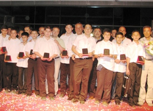 A. Aymaz'da diploma sevinci