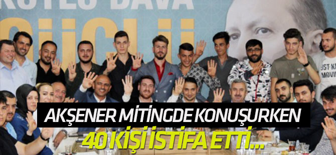 O mitingde konuşurken 40 kişi istifa etti...