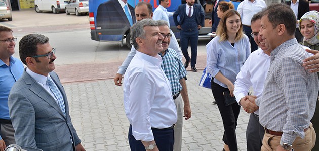 Akyürek, resmi kurumları ziyaret etti