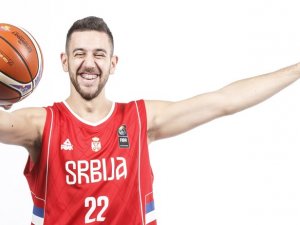 Anadolu Efes, Vasilije Micic'i kadrosuna kattı