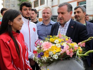 "Amatöre destek artarak devam ediyor"