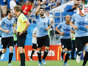 Uruguay ve Rusya gruptan çıktı
