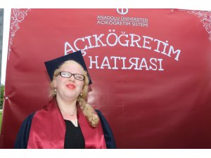 Açıköğretimde mezuniyet coşkusu