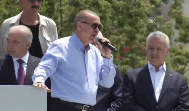 "Memurlara, gençlere tekme tokat mı gireceksin?"