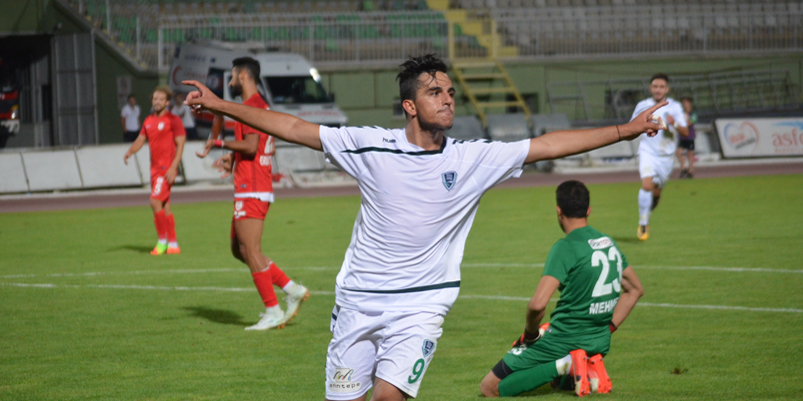 Konyasporlu Mücahit Can Akçay'a Altay kancası