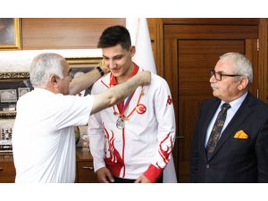 16 yaşında dünya ikincisi oldu