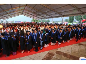 Uluslararası Saraybosna Üniversitesinde mezuniyet coşkusu