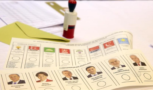 Okuldakilere dışarıdan oy çuvallarının verildiği iddiası