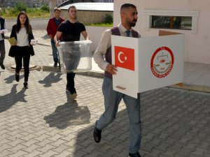 Seyyar sandıkta oy kullandılar