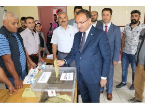 Bekir Bozdağ oyunu Yozgat'ta kullandı