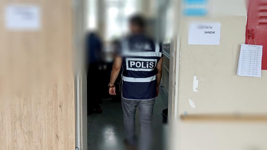 Saadet'in sandık görevlisi mükerrer oy kullanmaya çalışırken yakalandı