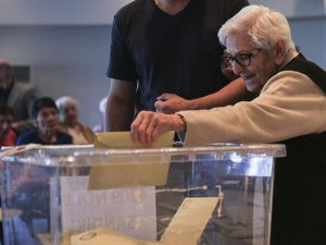 Huzurevlerinde oylarını kullandılar