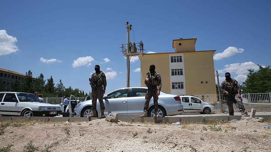 Suruç'ta otomobilde oy pusulaları bulundu