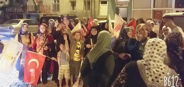 Seçim zaferi Yalıhüyük'te kutlandı