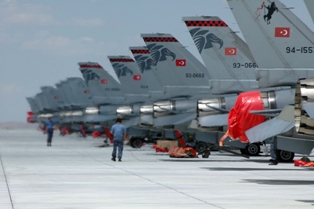 Kartal'lar Dünya'ya eğitim veriyor