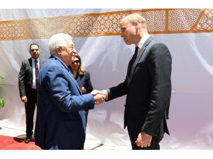 Prens William Ramallah'ta Mahmud Abbas ile görüştü