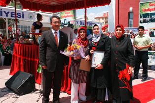 Karmek'li öğrenciler diplomalarını aldı