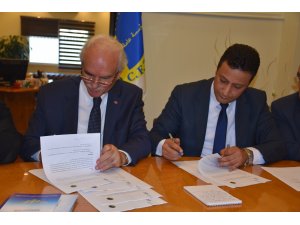 DÜZELTME - "Türkiye Lübnan'da Hicaz Demiryolundaki bir istasyonu restore edecek" başlıklı haberimizin 4, 5 ve 6'ncı paragraflarında Kültür Varlıkları ve Müzeler Genel Müdürü Yalçın Kurt'un soyadı seh