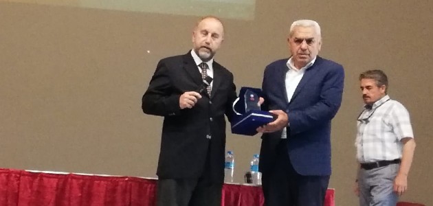 Abdullah Dölek’e teşekkür plaketi