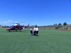 Balkondan Düşen Bebek Hastaneye Ambulans Helikopterle Sevk Edildi