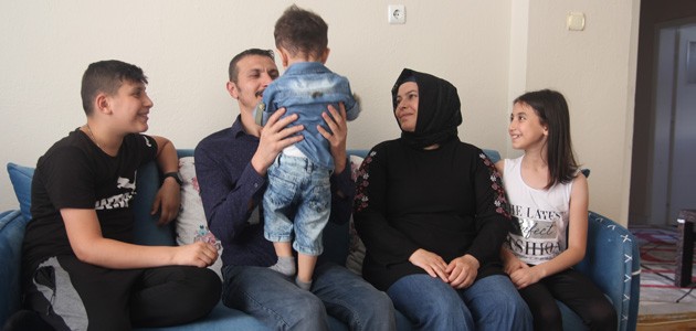 Konuşamayan minik Emirhan'a koruyucu aile oldular