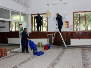 Meram’da camiler ve yaşlıların evleri temizleniyor