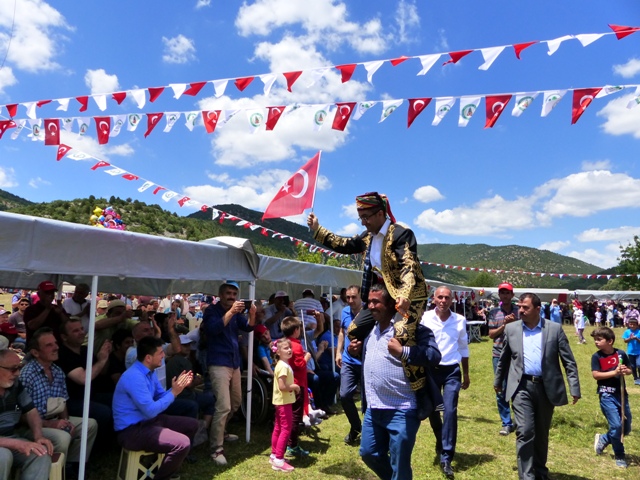Ahırlı Köpük Helvası ve Yayla Şenliği