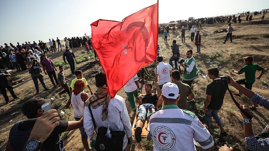 İsrail askerleri tarafından vurulan Filistinli genç Türk bayrağını yere düşürmedi