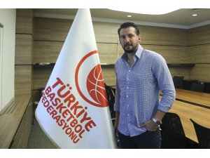 "Bayrak sevgisi olan pırıl pırıl milli takımımız var"